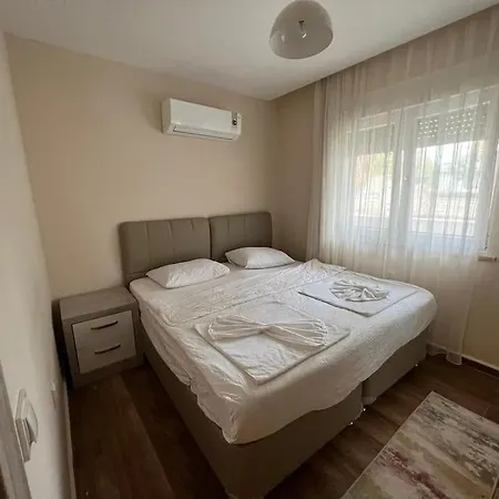 Giris Kat,merkezi Konum, Alisveris Merkezi Karsisi'3' Διαμέρισμα *
