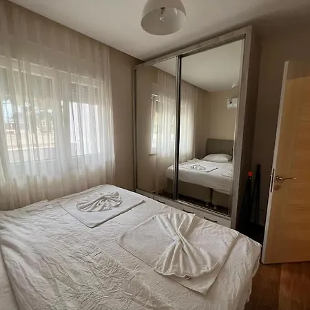 Giris Kat,merkezi Konum, Alisveris Merkezi Karsisi'3' Apartment