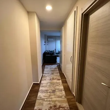 Apartment Giris Kat,merkezi Konum, Alisveris Merkezi Karsisi'3' Antalya